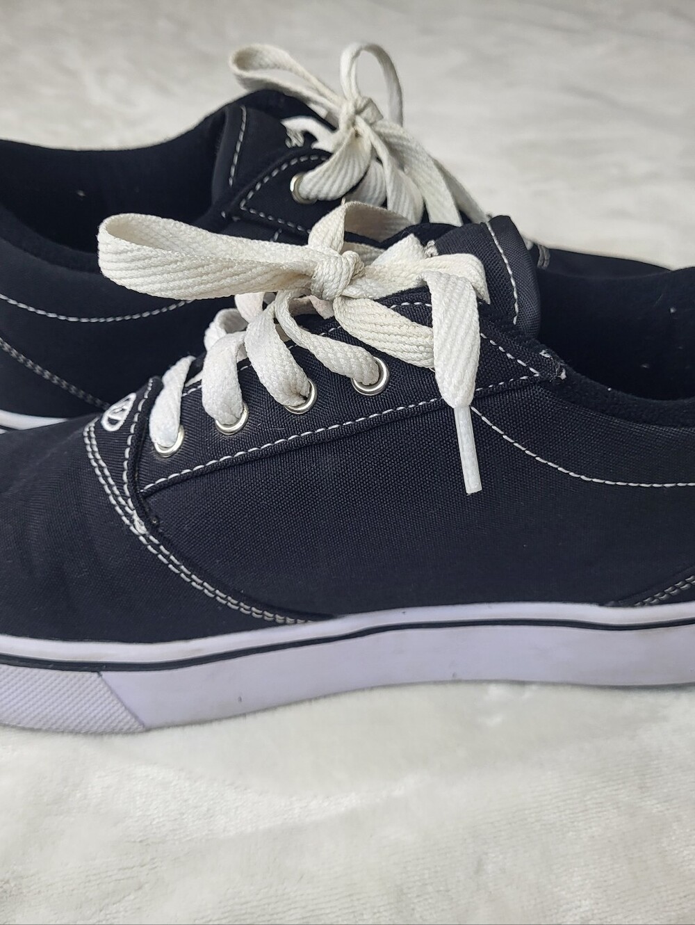 Heelys Men's Black Canvas Skate Shoes with White Laces - Picture 5 of 12